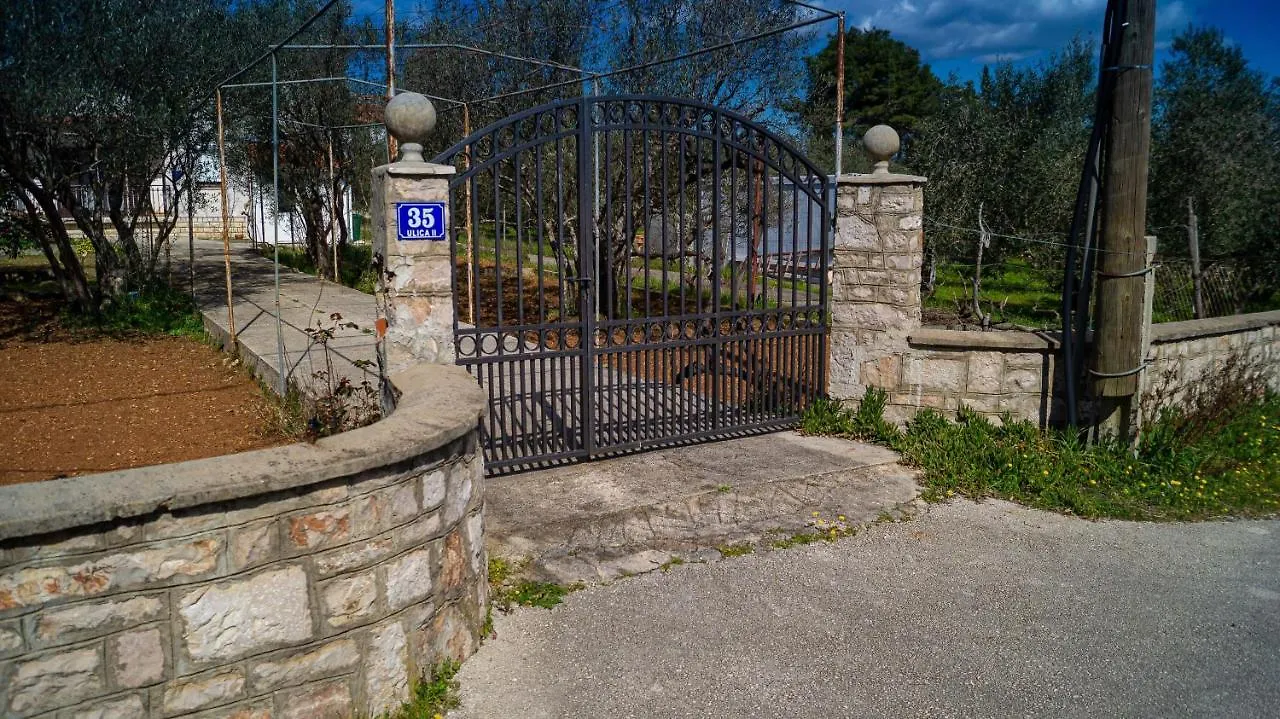 Dom wakacyjny Willa Vecchia Oliva,Kuljica Kukljica